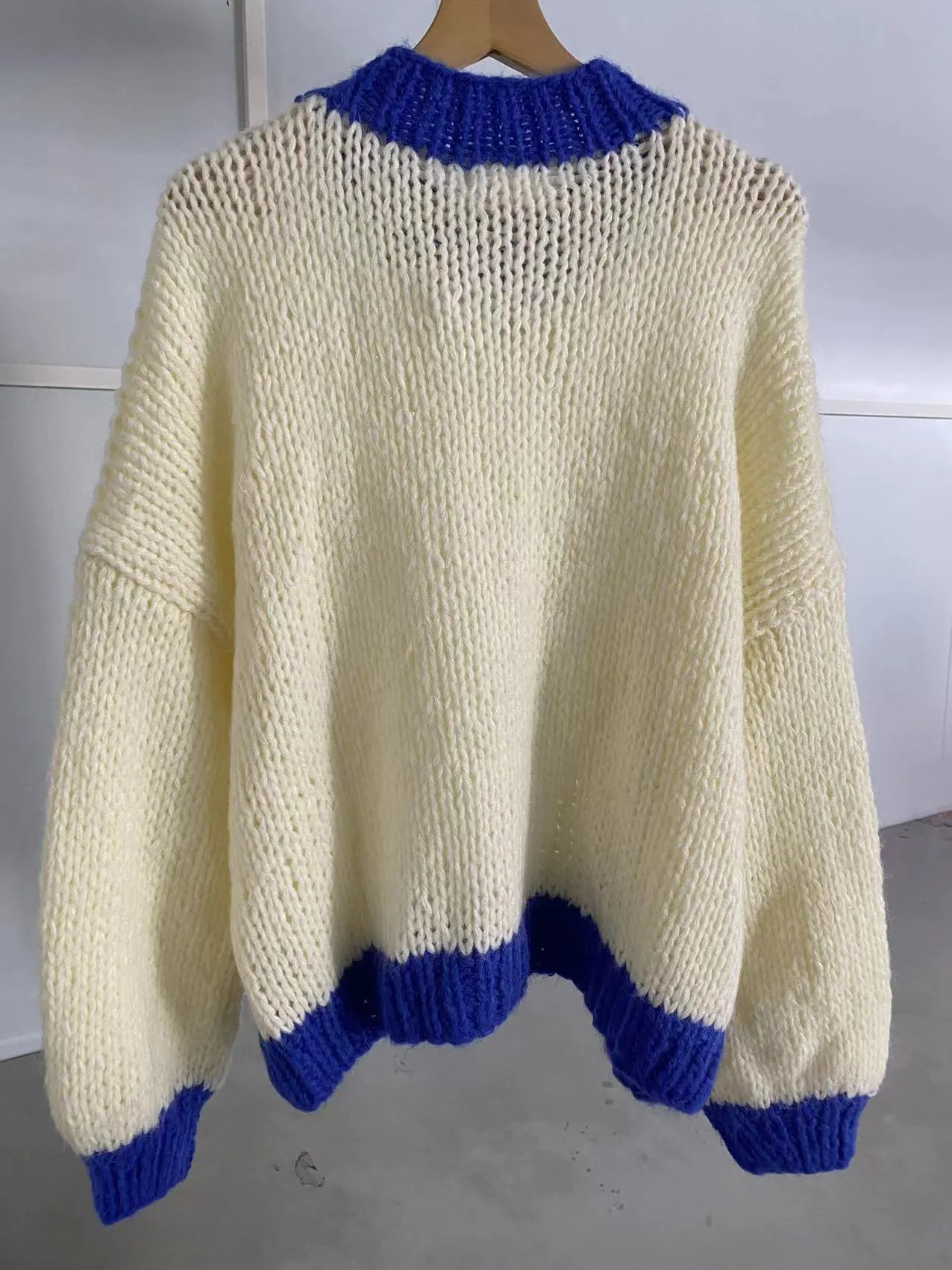 DESIREE OVERSIZE MERINO WOOL JUMPER - CREAM/ROYAL BLUE