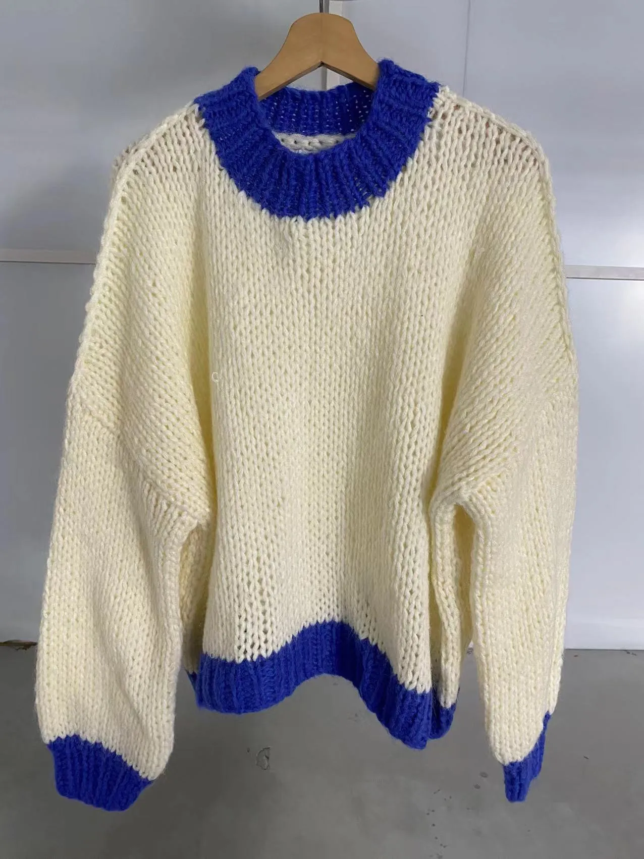 DESIREE OVERSIZE MERINO WOOL JUMPER - CREAM/ROYAL BLUE