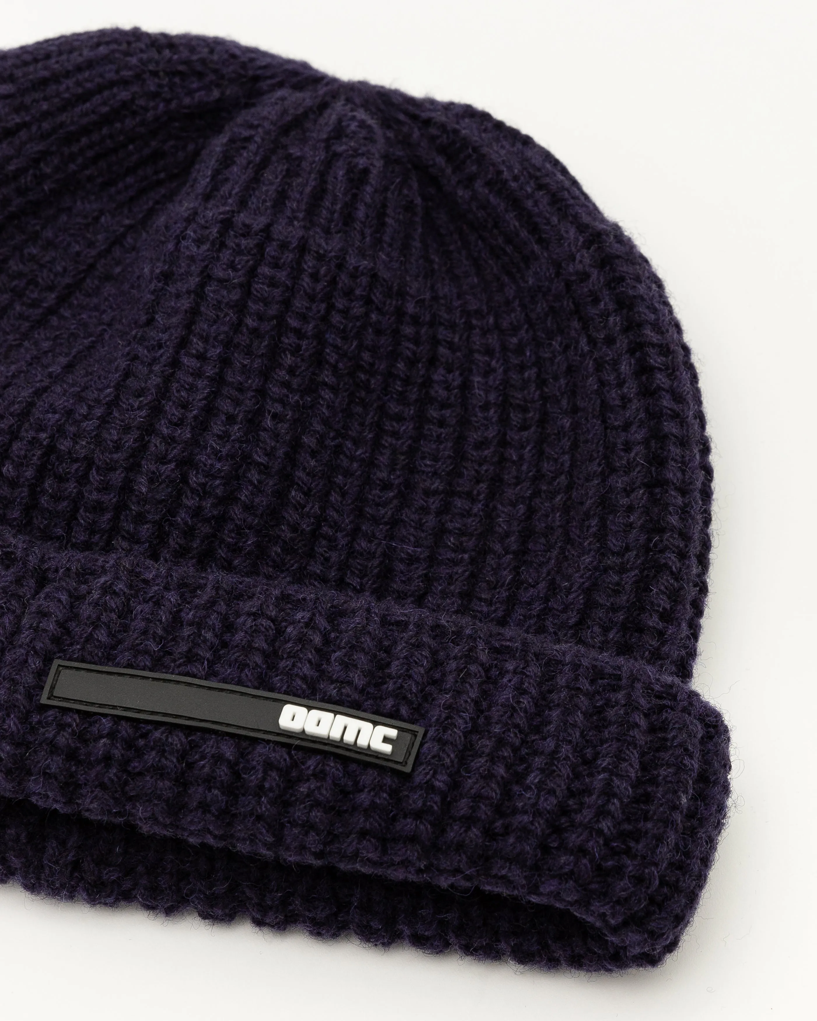 Peak Beanie in Raisin