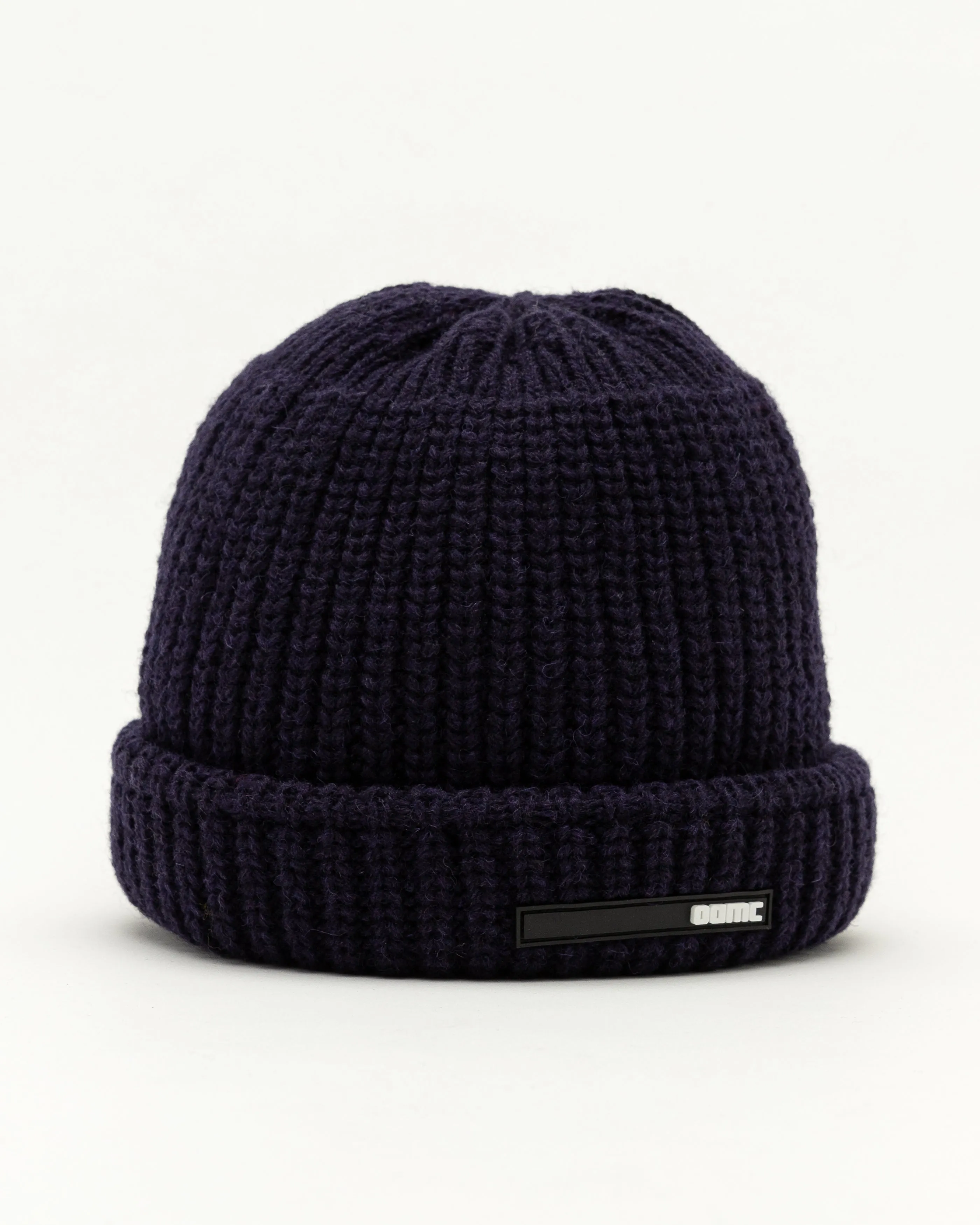 Peak Beanie in Raisin